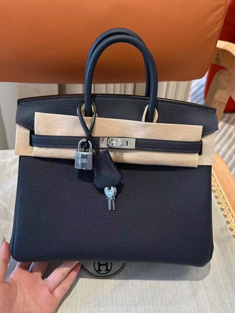 Classic Hermes Bag: A Stylish and Versatile Choice for Elegance